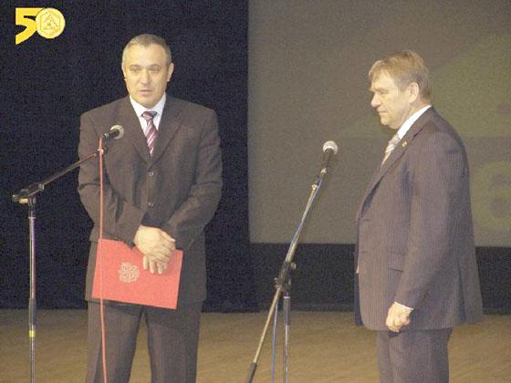 Представитель Президента РФ по СФО А.В. Квашнин поздравляет